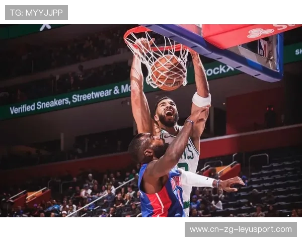 塔图姆空切接球轻松得手，展现顶级篮球技术的魅力